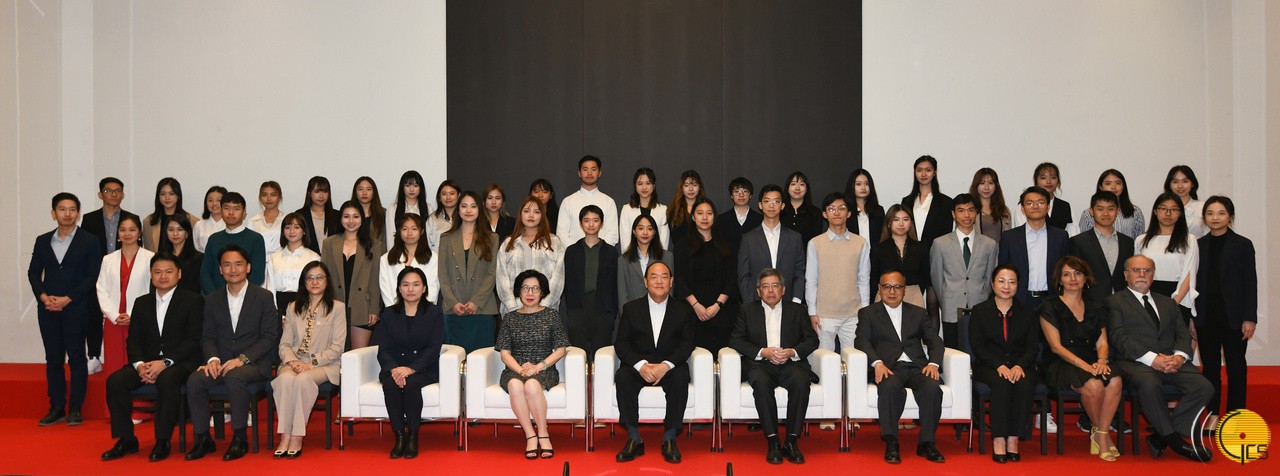 O Chefe do Executivo da RAEM, Ho Iat Seng, encontro com os estudantes de Macau que frequentam cursos superiores em Portugal