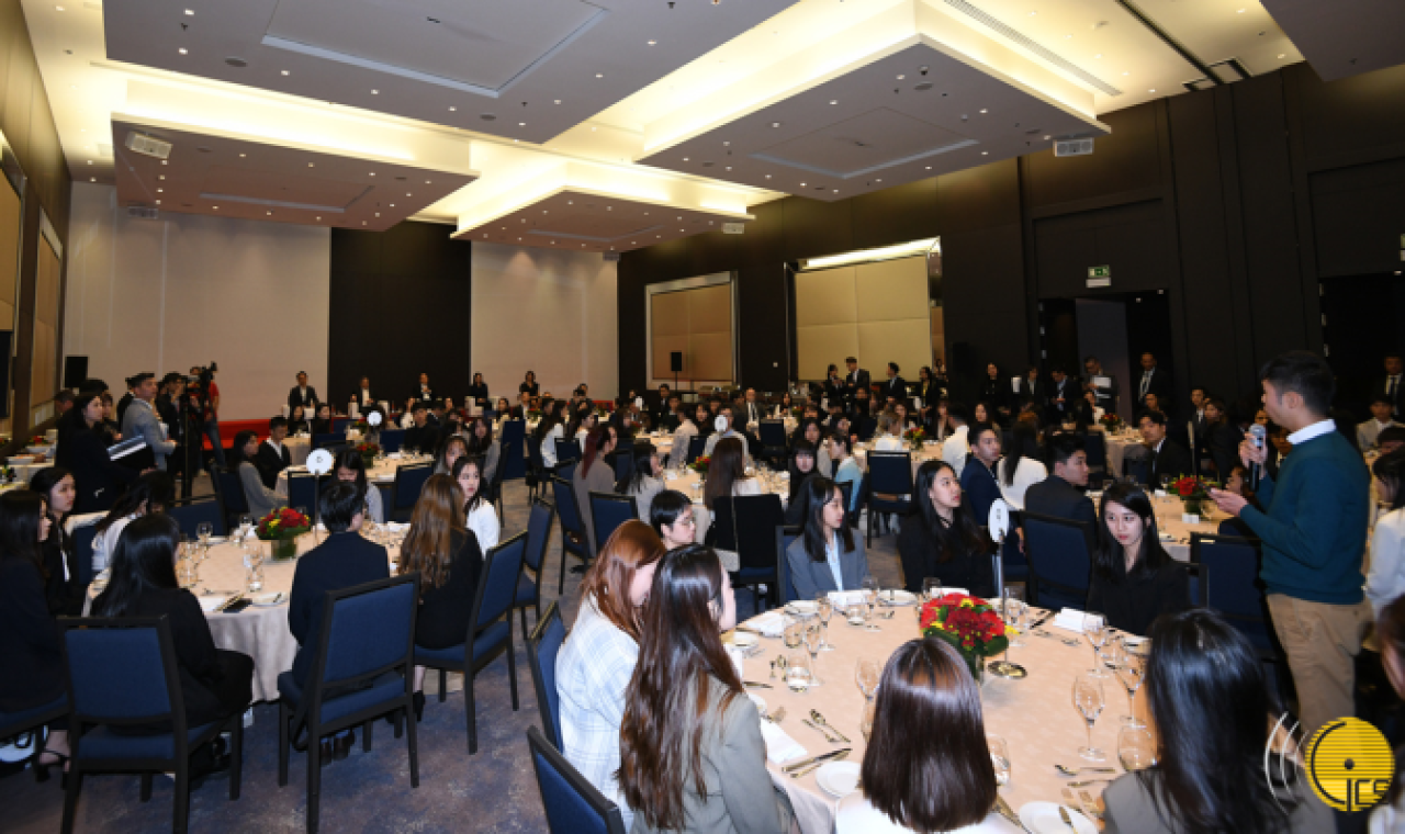 O Chefe do Executivo da RAEM, Ho Iat Seng, encontro com os estudantes de Macau que frequentam cursos superiores em Portugal